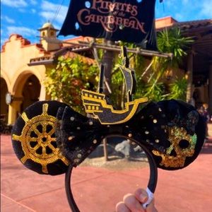 Minnie Mouse Main Attraction: Pirates Ears